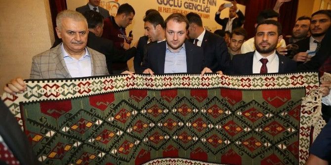 Van’dan Başbakan Yıldırım’a El Yapımı Kilim