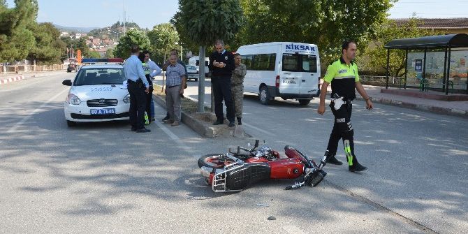 Niksar’da Otomobil İle Motosiklet Çarpıştı: 1 Yaralı