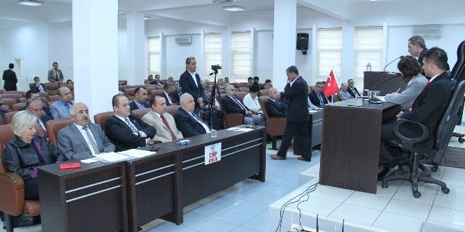 Chp’li Meclis Üyeleri, Kent Meydanına Cami Yapılması Kararını Protesto Etti