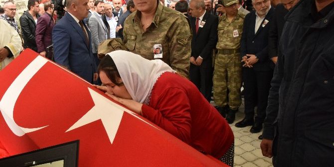 Şehit Eşe Gözüyaşlı Veda