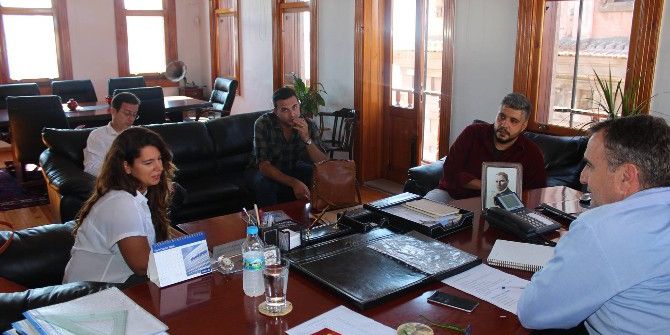 Tiyatroculardan Teşekkür Ziyareti