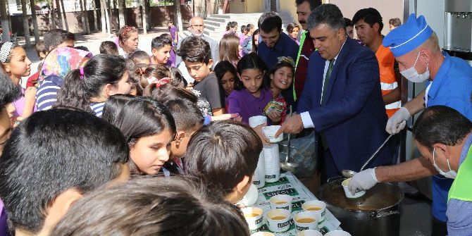 Ereğli Belediyesi Öğrencilere Çorba Dağıttı