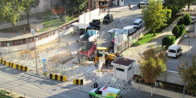 Emniyet Müdürlüğü Önünde Doğalgaz Borusu Patladı