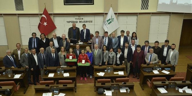 Tepebaşı Meclisi’nden Şampiyonlara Kutlama Ve Ödül