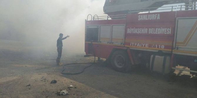 Pamuk Yüklü Kamyon Kül Olmaktan Son Anda Kurtarıldı