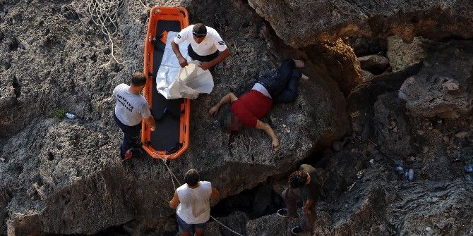 Alkol Alıp Falezlerden Ölüme Atladı