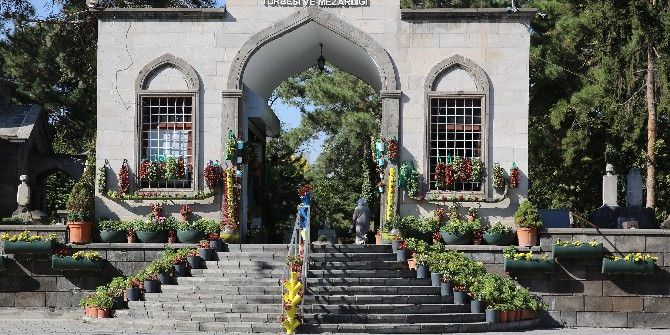 Manevi Mimarımızın Türbesi Yenileniyor