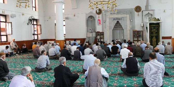 Vefat Eden Din Görevlileri İçin Mevlit Okutuldu