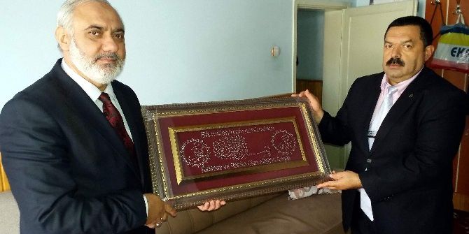 İsmail Üstün: Camiler Milli Birliğin Teminatıdır