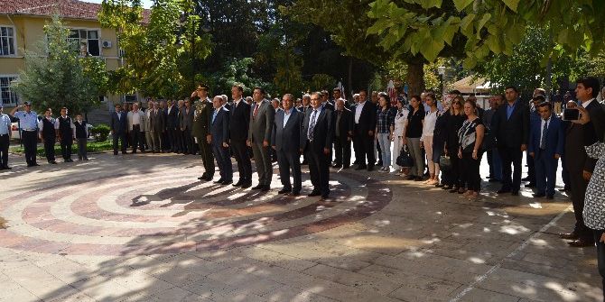 Besni Eğitim Bayramı Düzenlenen Tören İle Kutlandı