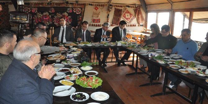 Vali Doğan, Basınla Kars Kalesi’nde Buluştu