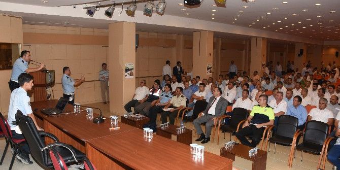 Emniyetten Okul Servisçilerine Eğitim Semineri