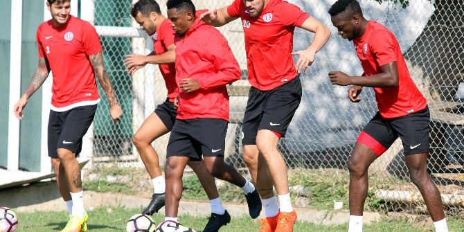 Antalyaspor’da Çaykur Rizespor Mesaisi Devam Ediyor