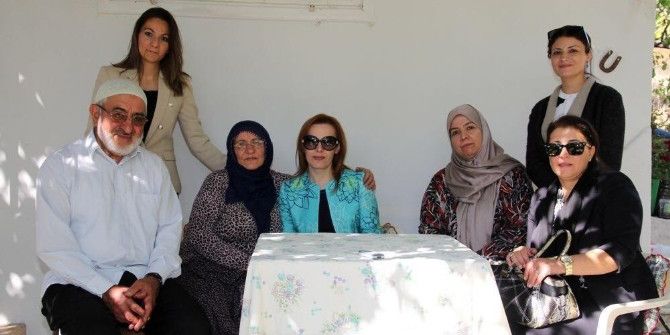 Elazığ’da Protokol Üyelerinin Eşleri, Şehit Ailesini Ziyaret Etti