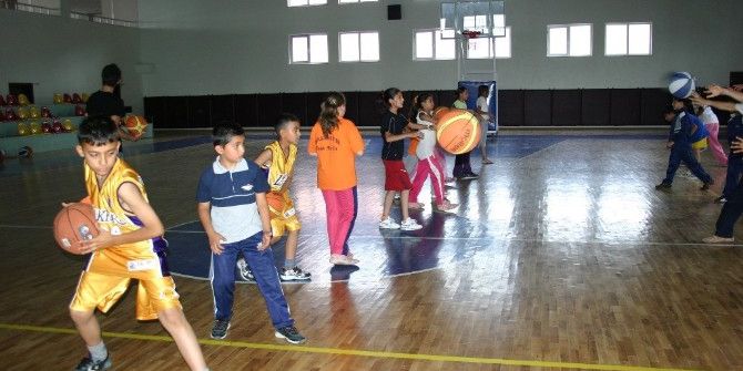 Melikgazi’ye 10 Adet Basketbol Sahası