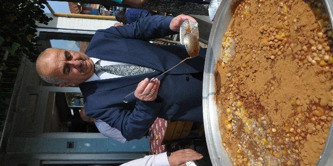 Pınarbaşı’nda Aşure Dağıtıldı