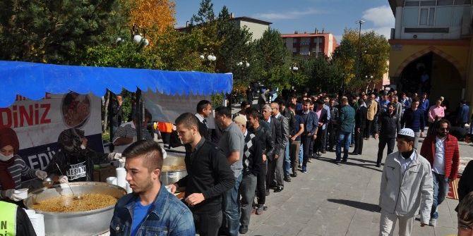 Palandöken Belediyesi, Aşure İkram Etti…
