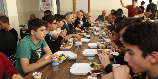 Başkan Çelik, Erciyes Anadolu İmam Hatip Lisesi’ni Ziyaret Etti