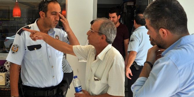 18 Bin Lira Dolandırdıkları Adamın Bir De Elini Öptüler