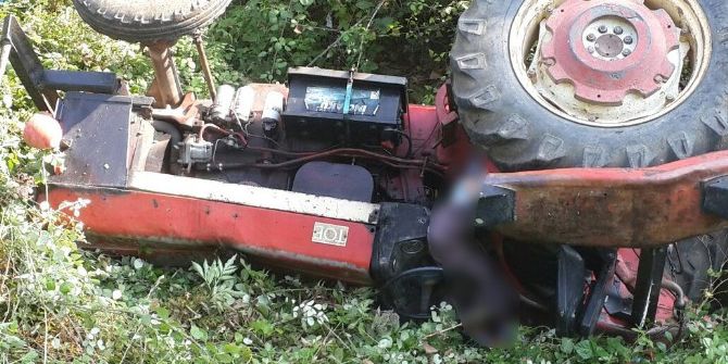 Devrilen Traktörün Altında Can Verdi