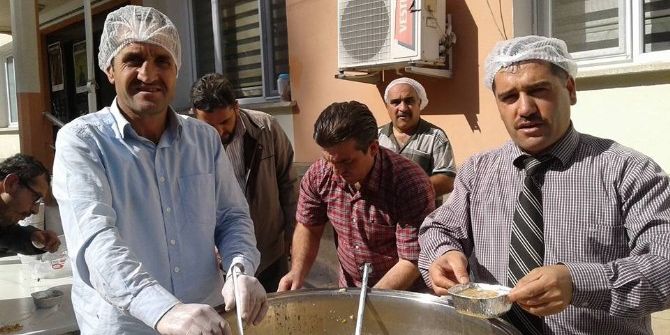 İspir Müftülüğü Vatandaşlara Aşure Dağıttı