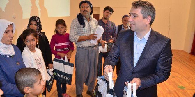 Siverek’te 300 Çocuğa Elbise Yardımı Yapıldı