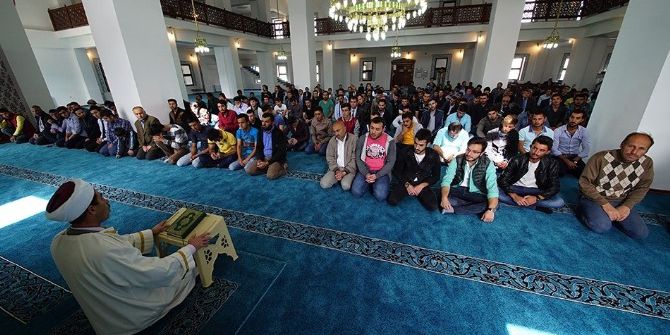 Hoca Ahmet Yesevi Camisinde İlk Cuma Namazı