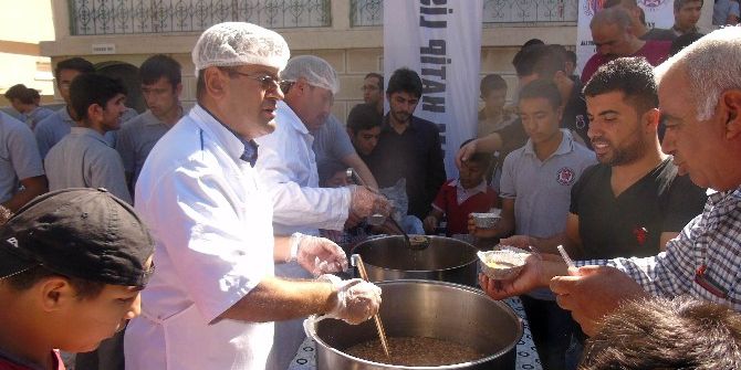 Kilis Anadolu Erkek İmam Hatip Lisesinden Aşure İkramı