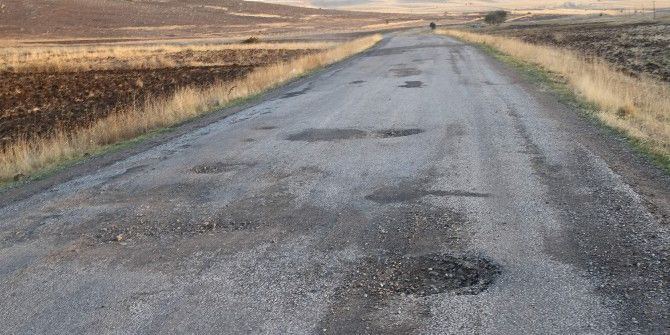 Yozgat’ta Bozuk Köy Yolları Sürücülerin Tepkisini Çekiyor