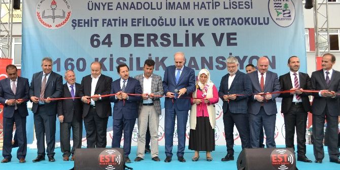 Numan Kurtulmuş, İmza Dağıttı