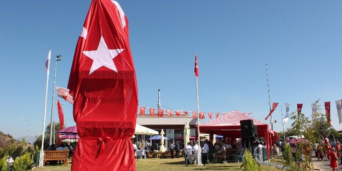 Adnan Menderes’in Heykeli Memleketi Aydın’da Törenle Açıldı