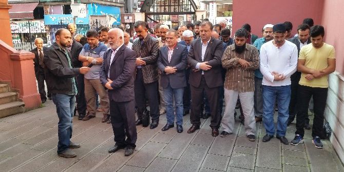 Suriye’de Ölenler İçin Gıyabi Cenaze Namazı Kılındı