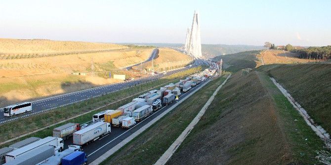Yavuz Sultan Selim Köprüsü’nde Trafik Durma Noktasına Geldi