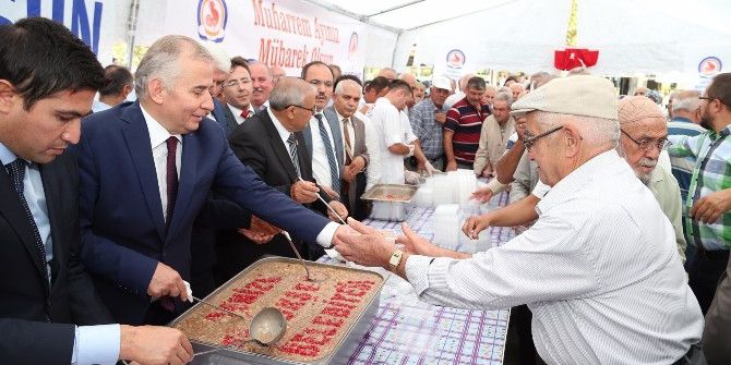 Büyükşehir Aşure Geleneğini Sürdürüyor