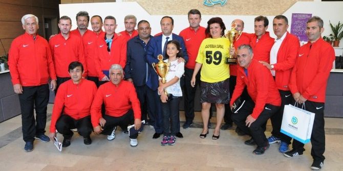 Türkiye Şampiyonu Tekirdağlı Veteranlar Başkan Eşkinat’ı Ziyaret Etti