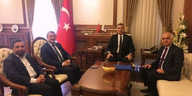 Vali Toprak Umre Daire Başkanı Çapcı İle Bir Araya Geldi