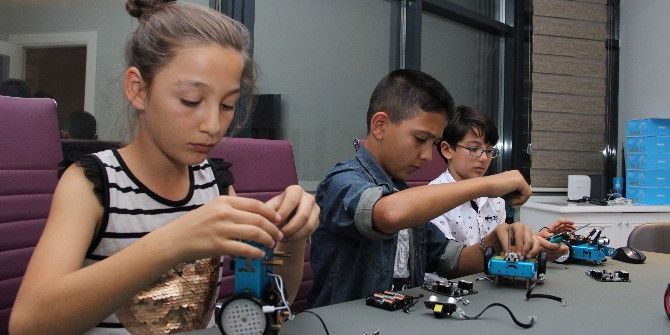 Geleceğin Mühendislerini Bu Çift Hazırlıyor