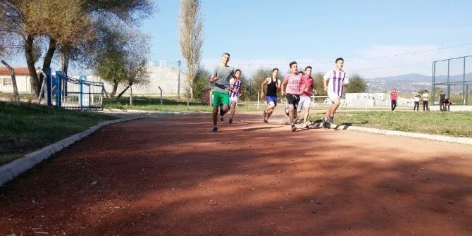 Hisarcık’ta Liseler Arası Atletizm Yarışması