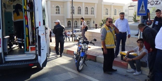 Hızını Alamayan Motosiklet Tır’a Çarptı, 1 Yaralı