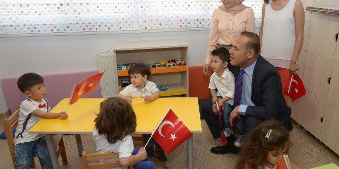 Başkan Sözlü’yü İngilizce Ve Fransızla Şarkılarla Karşıladılar