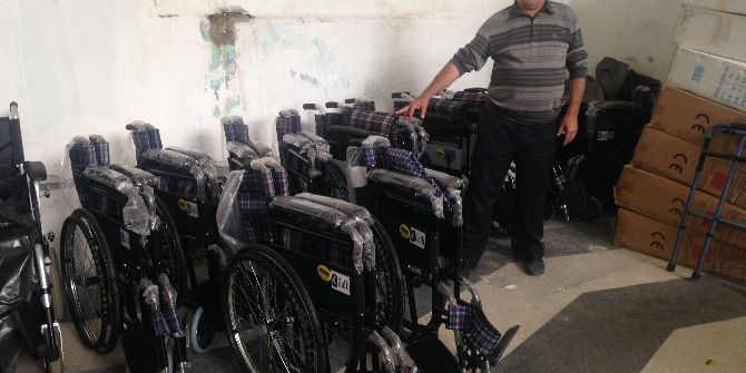 Engelli Araçları Sahiplerini Bekliyor