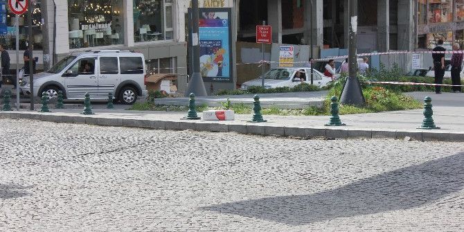 İstanbul’da Şüpheli Paket Polisi Alarma Geçirdi