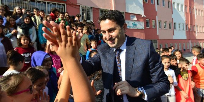 Başkan Eroğlu’na Öğrencilerden Sevgi Seli