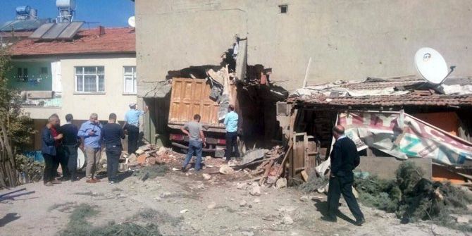 Malatya’da Suriyelilerin Bulunduğu Eve Kamyon Girdi