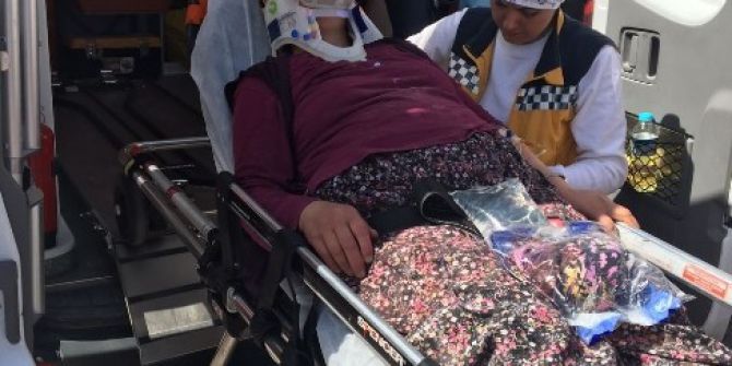 Traktörden Düşen Kadın Yaralandı