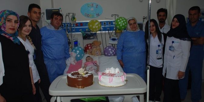 Elif Naz Bebek İlk Doğum Gününü Hastanede Kutladı