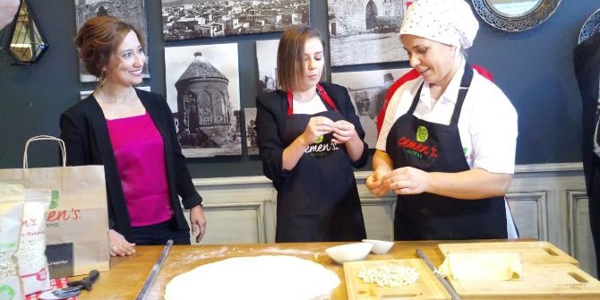 Şarkıcı Merve Özbey, Kayseri’de Mantı Açtı