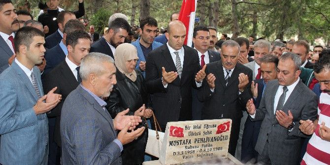 Mustafa Pehlivanoğlu Kabri Başında Dualarla Anıldı