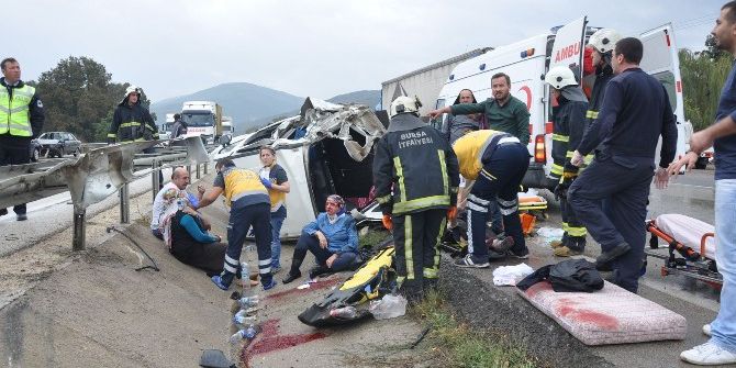 İnegöl’de Yağmurla Gelen Kazalarda 11 Kişi Yaralandı