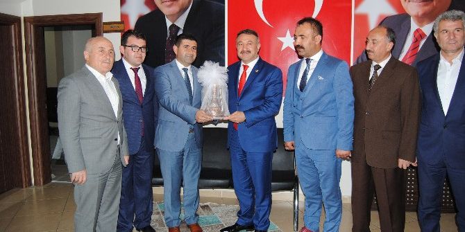 Özkan’dan Ak Parti’ye Ziyaret